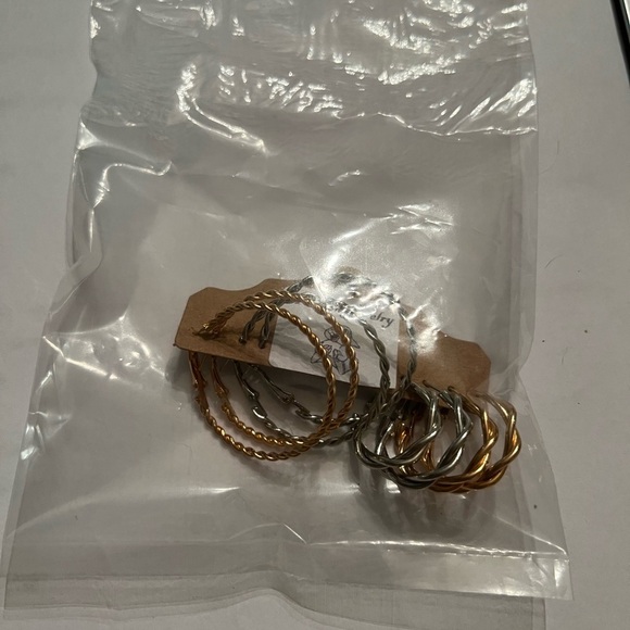 NWT 4 Pairs of Gold and Silver Textured Popular Small and Medium Hoop Earrings - Picture 3 of 3